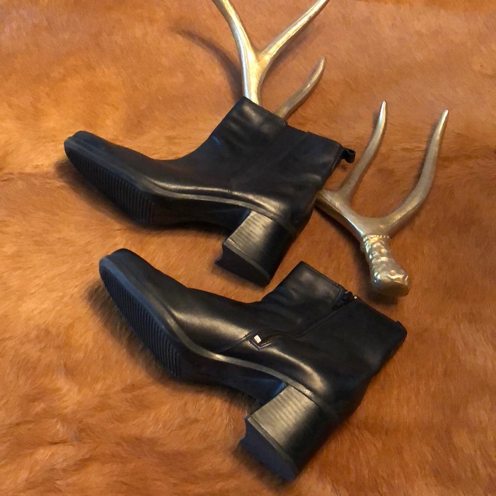 Clark’s Black booties 9